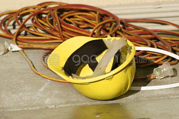 安全帽與電工器材 構筑電氣作業的雙重防線
